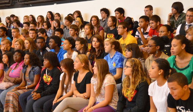 Rocsi Diaz talks to teens in Vicenza, Italy