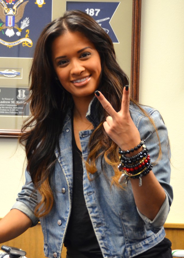 Rocsi Diaz talks to teens in Vicenza, Italy