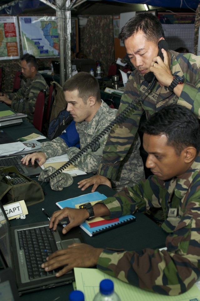 Malaysian and U.S. personnel work together during CPX