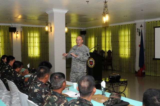 U.S. Army Pacific and Philippine Army share medical first responder experience