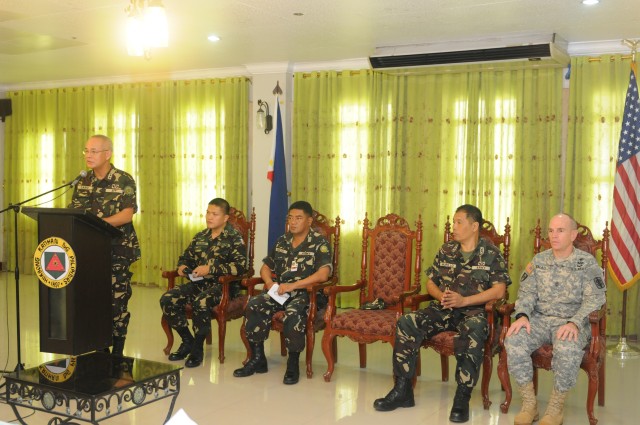 U.S. Army Pacific and Philippine Army share medical first responder experience