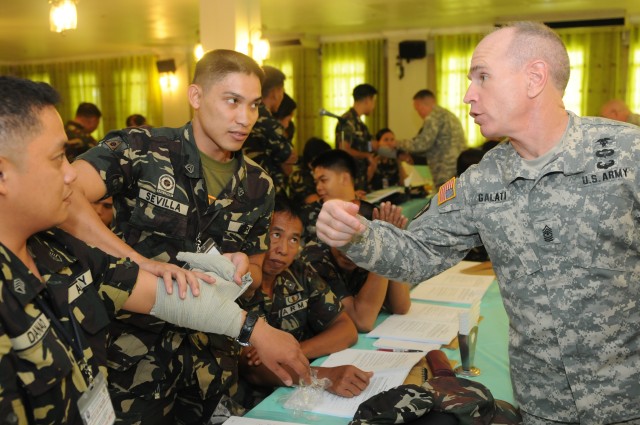 U.S. Army Pacific and Philippine Army share medical first responder experience