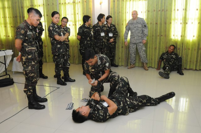 U.S. Army Pacific and Philippine Army share medical first responder experience