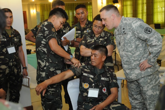 U.S. Army Pacific and Philippine Army share medical first responder experience