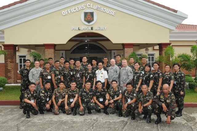 U.S. Army Pacific and Philippine Army share medical first responder experience