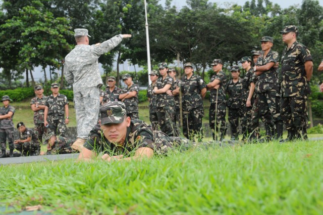 U.S. Army Pacific and Philippine Army share medical first responder experience