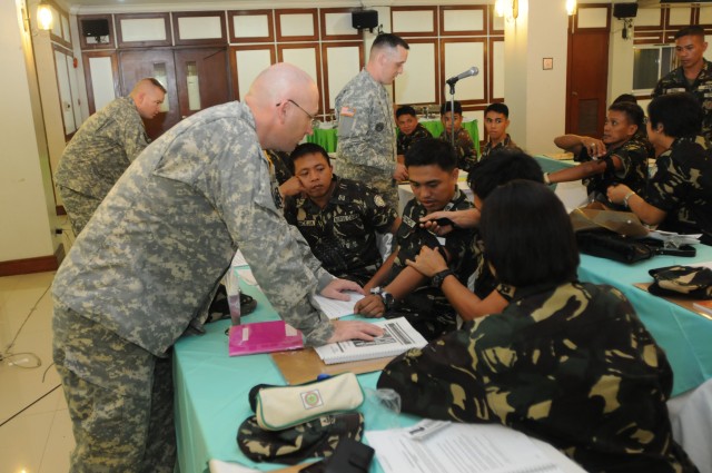 U.S. Army Pacific and Philippine Army share medical first responder experience