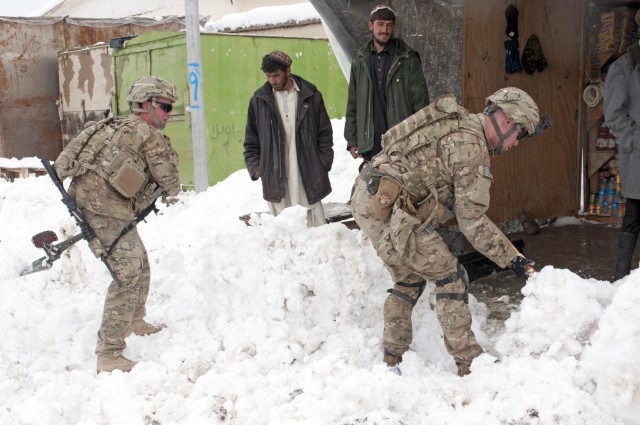 Afghan, U.S. forces 'clean the way' for residents in Shinkai district