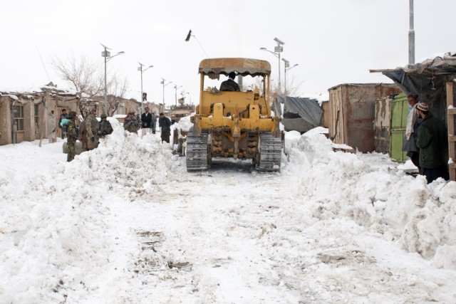 Afghan, U.S. forces 'clean the way' for residents in Shinkai district