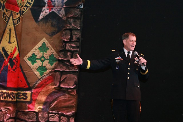 LTG Mike Ferriter delivers remarks following Soldier Show