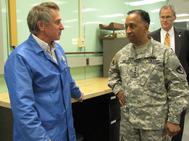 Commander of AMC visits AMCOM 