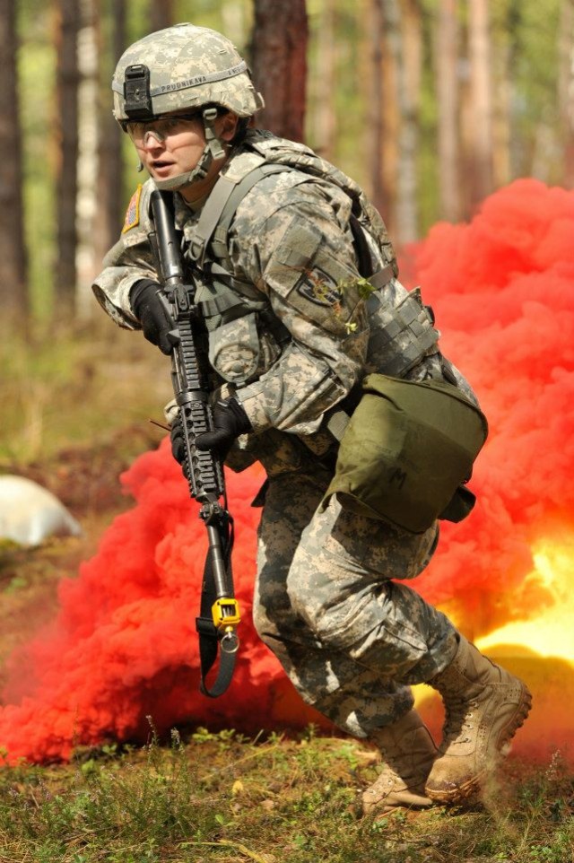 21st TSC Soldiers earn EFMB badge