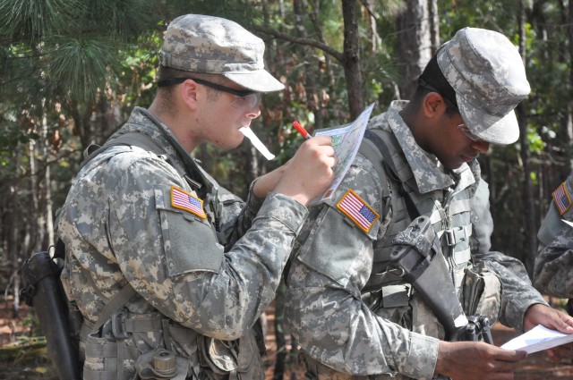 Fort Jackson training new Soldiers with Virtual Battlespace 2 simulator 6 of 7