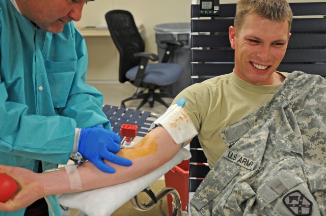Soldiers give life at Armed Services blood drive