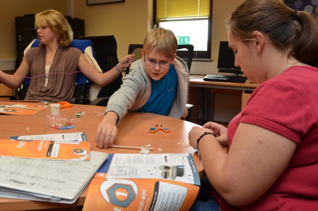 Children build Eco-Bots at Wetzel