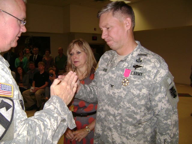 207th leadership changes hand