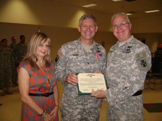 207th leadership changes hand
