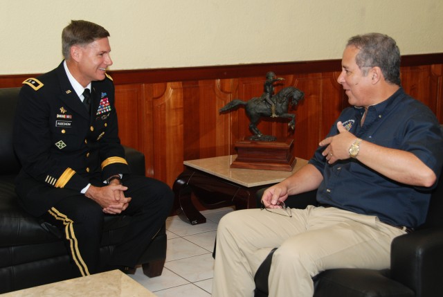 Army South commander strengthens partnerships in Honduras