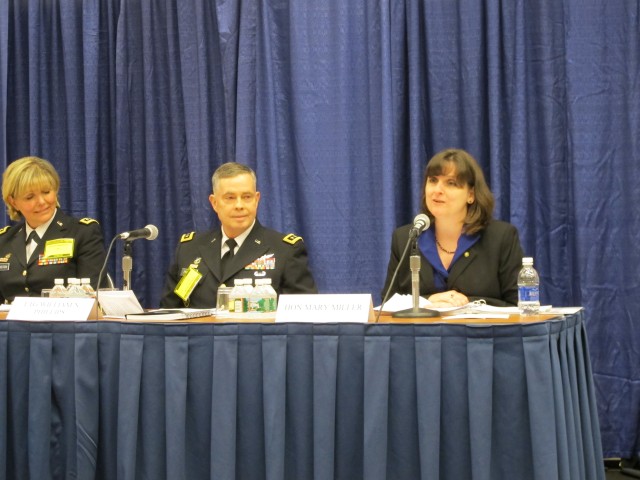 Miller speaks during AUSA Modernization Panel