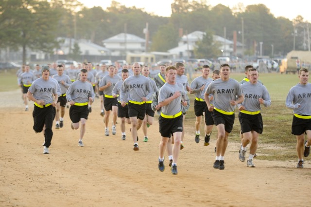 Infantrymen conduct PT test for EIB