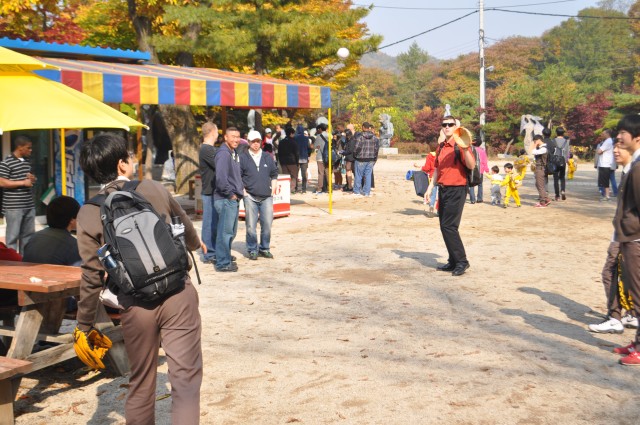 Soldiers from the 2nd Infantry Division participated in the Dongducheon Foreign Language High School Tour