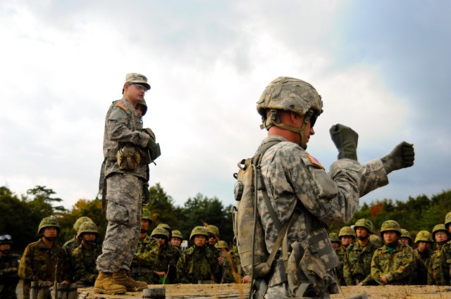 Soldiers and Defense Force Members Share Weapons Knowledge