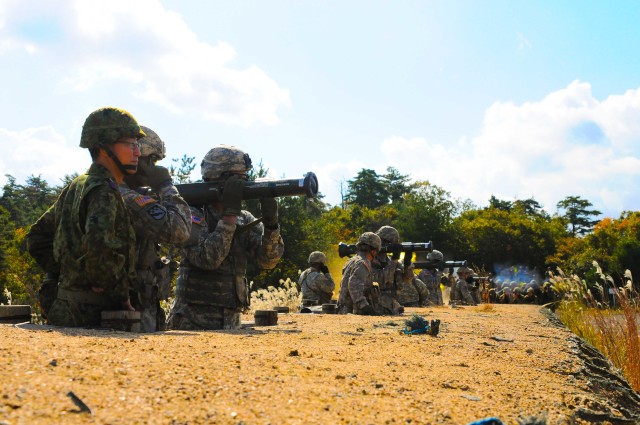 Soldiers and Defense Force Members Share Weapons Knowledge