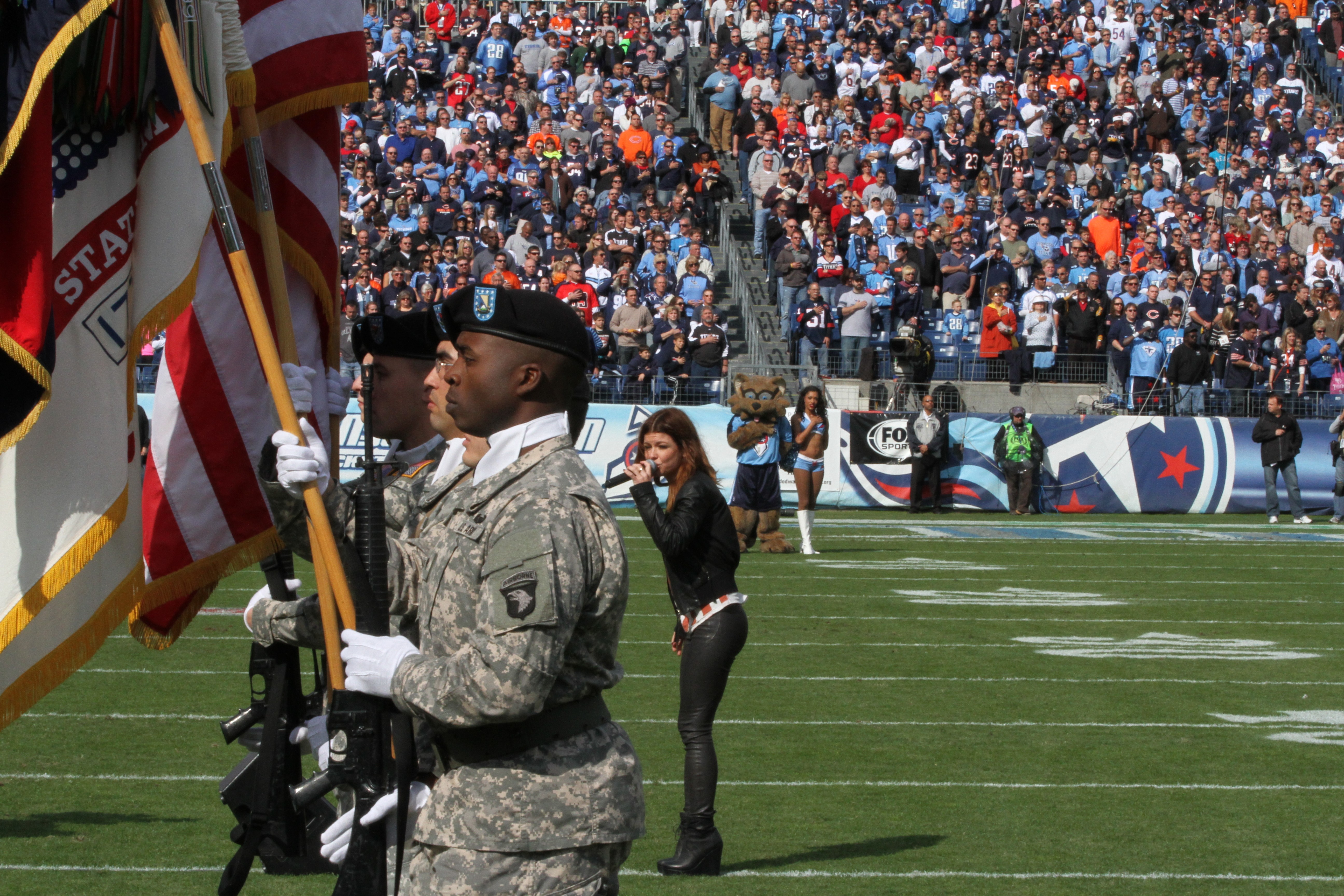 Soldiers of the 101st Airborne Division participate in Tenn. Titan's Salute  to the Troops, Article