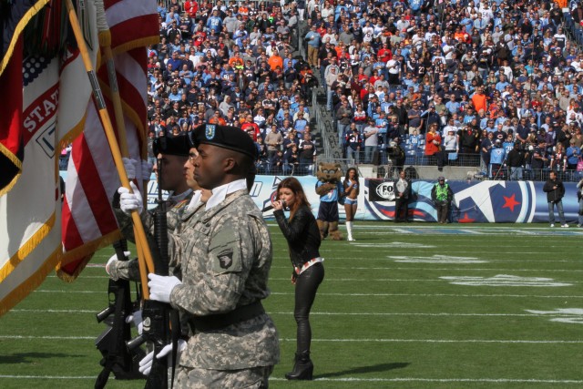 Soldiers with the 101st Airborne Division participate in Tennessee Titan's Salute to the Troops