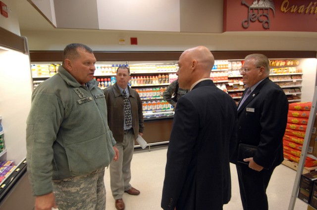 Gen. Thurman visits K-16 Airfield, encourages Soldiers