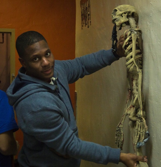 Soldiers supply spooky haunted house for El Paso community