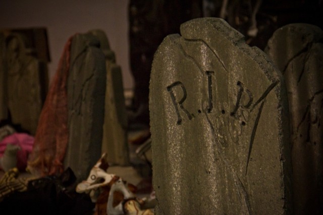 Soldiers supply spooky haunted house for El Paso community