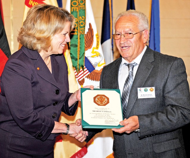IMCOM-E director honors longtime Wiesbaden employees