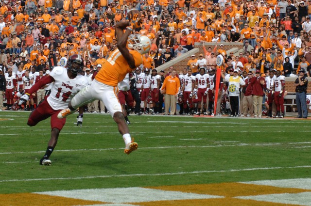Employees pay tribute to former district engineer, Vols coaching legend
