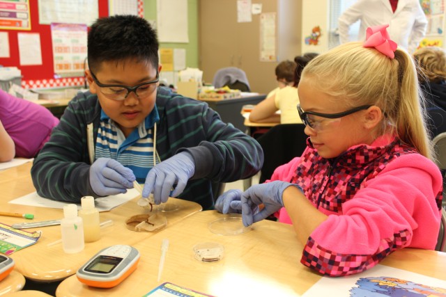 Army's Edgewood Chemical Biological Center adds fun factor, earthworms to elementary science lessons
