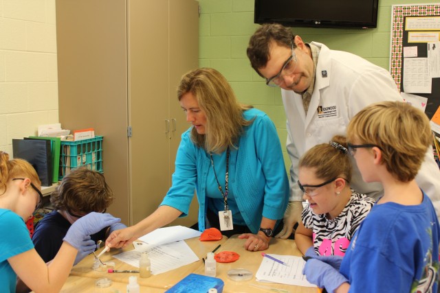 Army's Edgewood Chemical Biological Center adds fun factor, earthworms to elementary science lessons