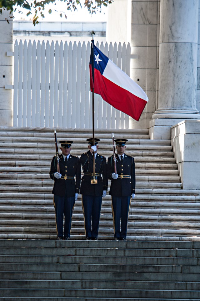 Chilean Army Commander-in-Chief Meets with U.S. Army Chief of Staff, Lays Wreath at Arlington
