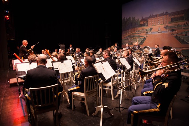 US Army Europe Band, Chorus performs final friendship concert