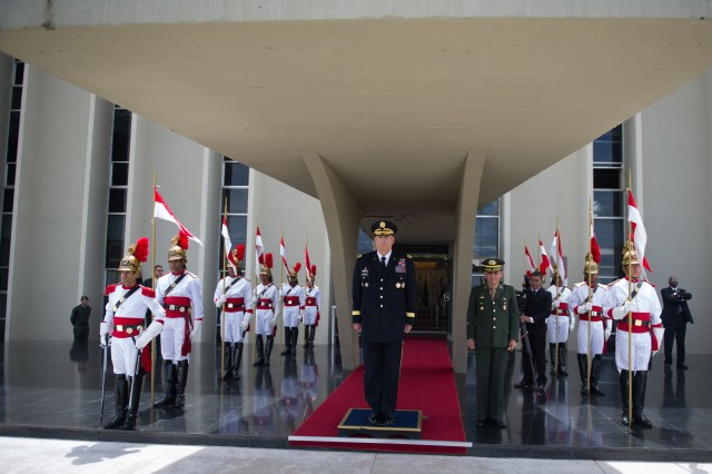 Odierno Meets with Brazilian Army Leadership 