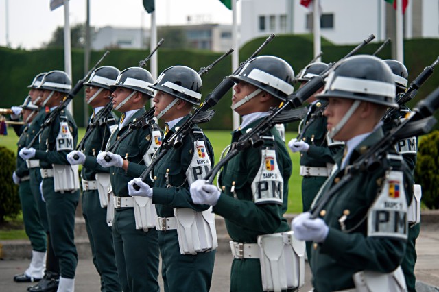 Odierno Travels to Colombian Military Academy