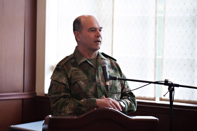 Odierno Travels to Colombian Military Academy