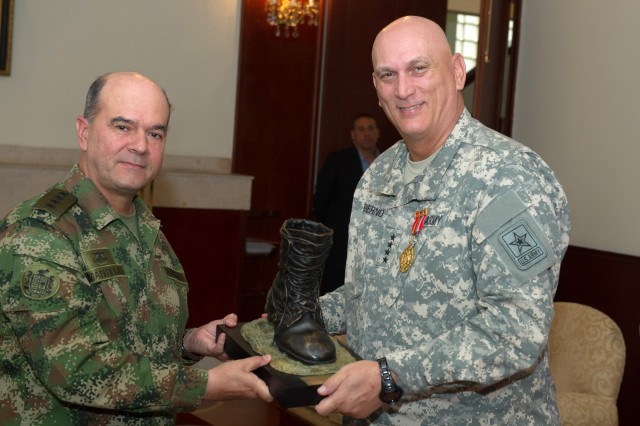 Odierno Travels to Colombian Military Academy