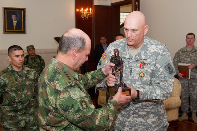 Odierno Travels to Colombian Military Academy