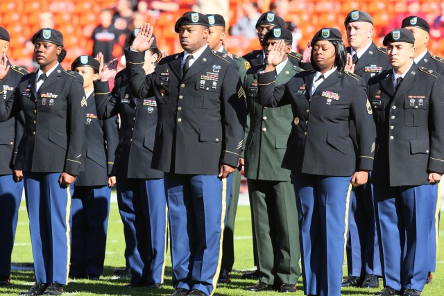 Leavenworth Soldiers reenlist at NFL game