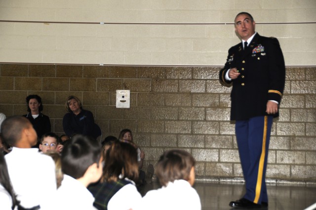 Lt. Col. Endres and Walton talk to St. Louis students about their deployment