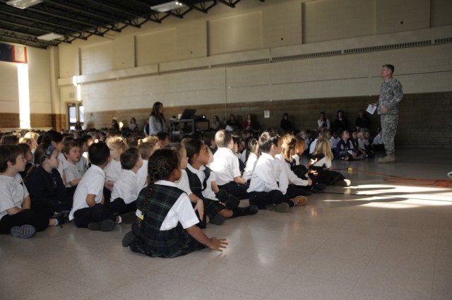 Lt. Col. Endres and Walton talk to St. Louis students about their deployment
