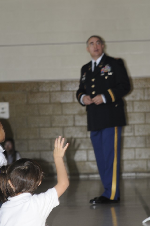Officers talk to St. Louis students about deployment