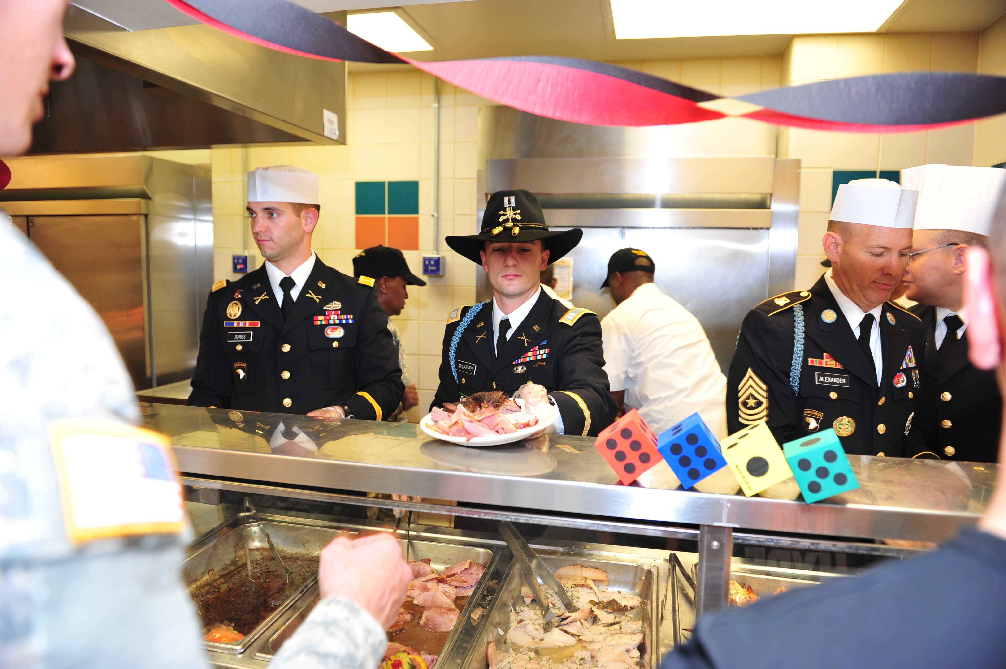 Currahees enjoy a Thanksgiving meal. | Article | The United States Army