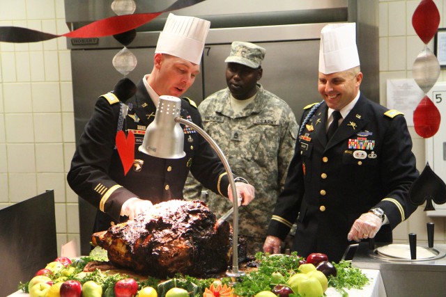 Currahees enjoy Thanksgiving meal