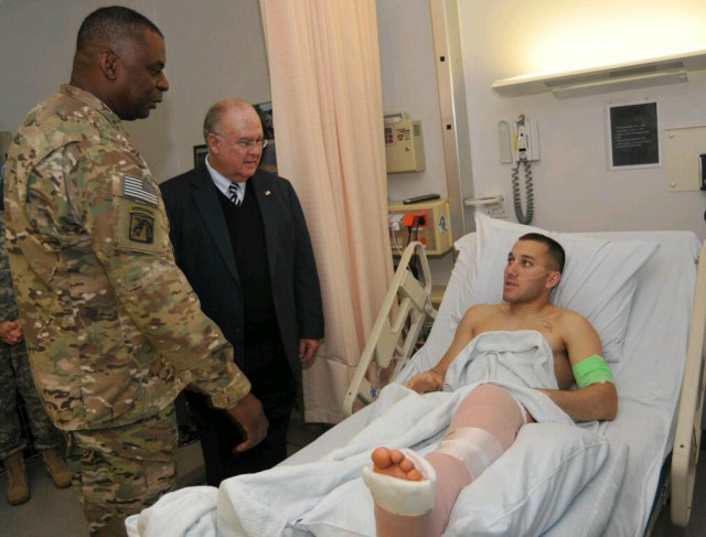 Westphal, Austin visit wounded warriors at Landstuhl Regional Medical Center
